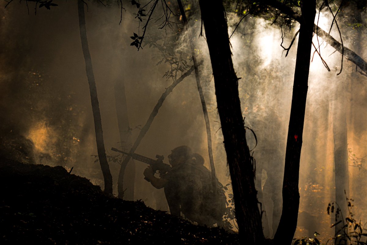 heligunner's tweet photo. Smoke and Fire 🔥 

#airsoft #milsim #shootlikeagirl https://t.co/6SqfA3HYtk