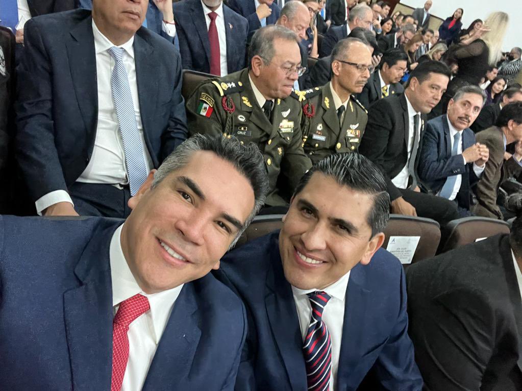 DavidCasBer's tweet photo. @alitomorenoc @PRI_Nacional Más vendido y cínico ya nadie te creé mejor lárgate es lo más sano para el #PRI nadie de ellos cómo los  IMBÉCILES de tus @GPPRIDiputados @eruviel_avila @jc_ramirezmarin y @manuelanorve malditos #TRAIDORES_A_LA_PATRIA arrastrados del @GobiernoMX y de @lopezobrador_ también 🇲🇽😈💀 https://t.co/j0GxAaINwW