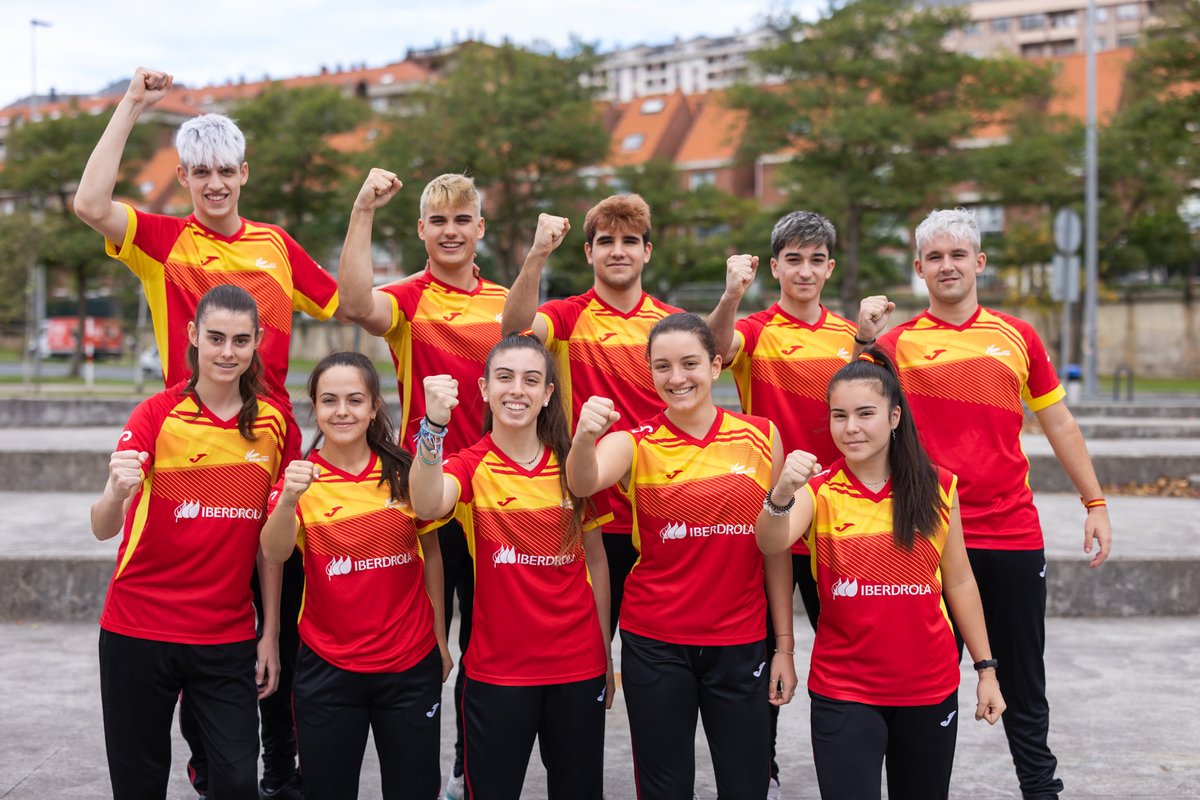 Federación Andaluza de Bádminton (@fed_and_bad) on Twitter photo 📢📢Teruel, Franco y García debutan con victoria en el Campeonato del Mundo Junior de Santander
badmintonandalucia.es/teruel-franco-…
<a href="/BadmintonESP/">🏸 Bádminton España</a> <a href="/DeporteAND/">Andalucía es Deporte</a> <a href="/TurismoAND/">Consejería de Turismo y Andalucía Exterior</a> <a href="/CDBHUELVA/">CD Bádminton Huelva</a> <a href="/ClubBadmintonGR/">Club Badminton Granada</a>
#AndalucíaRegiónEuropeaDelDeporte 📢📢Teruel, Franco y García debutan con victoria en el Campeonato del Mundo Junior de Santander
badmintonandalucia.es/teruel-franco-…
<a href="/BadmintonESP/">🏸 Bádminton España</a> <a href="/DeporteAND/">Andalucía es Deporte</a> <a href="/TurismoAND/">Consejería de Turismo y Andalucía Exterior</a> <a href="/CDBHUELVA/">CD Bádminton Huelva</a> <a href="/ClubBadmintonGR/">Club Badminton Granada</a>
#AndalucíaRegiónEuropeaDelDeporte