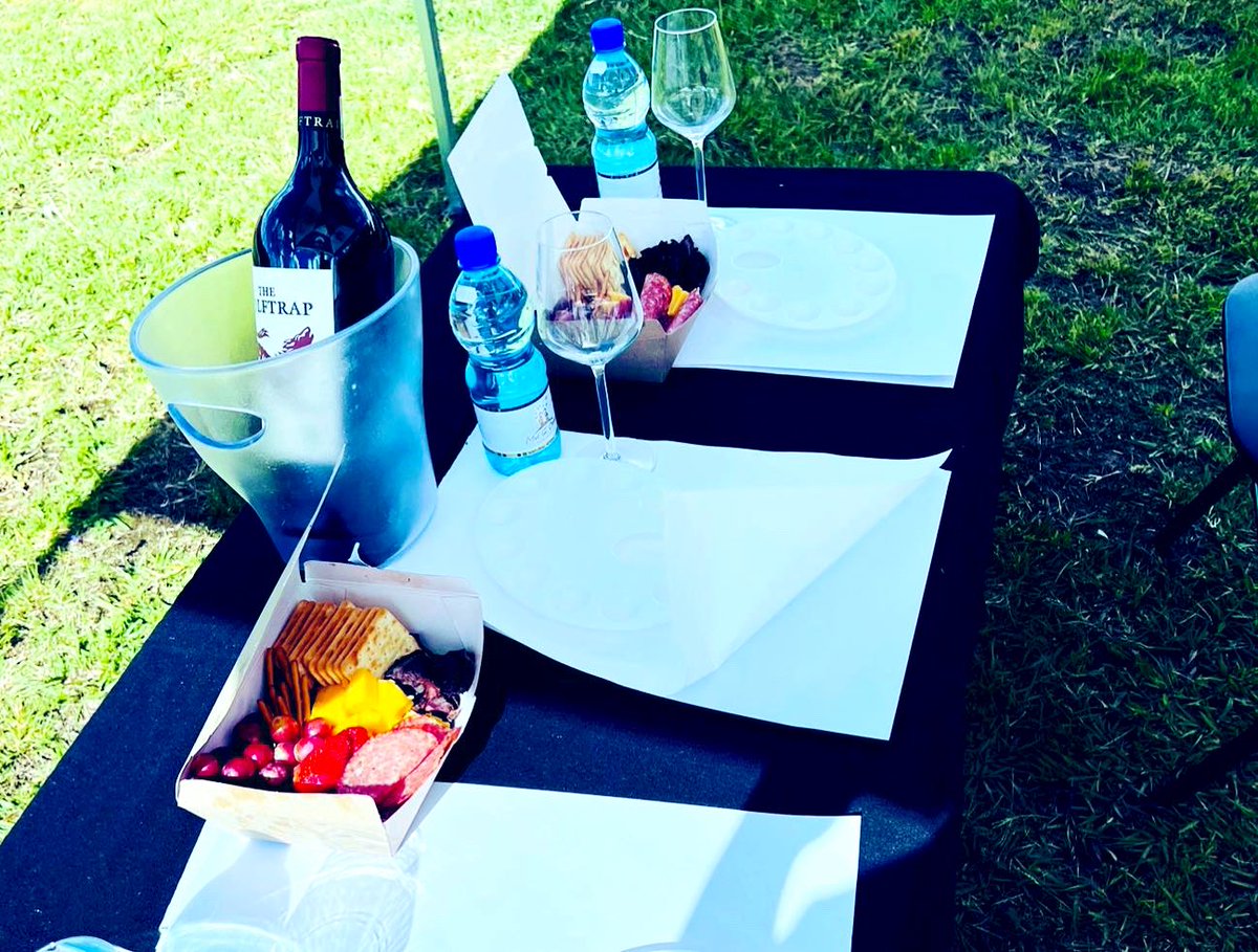 MaxSCorner01's tweet photo. There is nothing better than a #sipandpaint with friends 🎨🧑🎨.
#creativeshindig #thecreativecorner #maxscorner #events #maseru #lesotho🇱🇸 #LsTwitter https://t.co/PalW7k8UVc