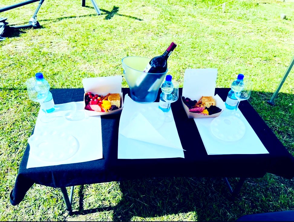 MaxSCorner01's tweet photo. There is nothing better than a #sipandpaint with friends 🎨🧑🎨.
#creativeshindig #thecreativecorner #maxscorner #events #maseru #lesotho🇱🇸 #LsTwitter https://t.co/PalW7k8UVc