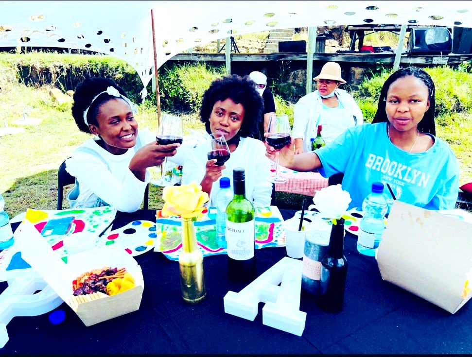 MaxSCorner01's tweet photo. There is nothing better than a #sipandpaint with friends 🎨🧑🎨.
#creativeshindig #thecreativecorner #maxscorner #events #maseru #lesotho🇱🇸 #LsTwitter https://t.co/PalW7k8UVc