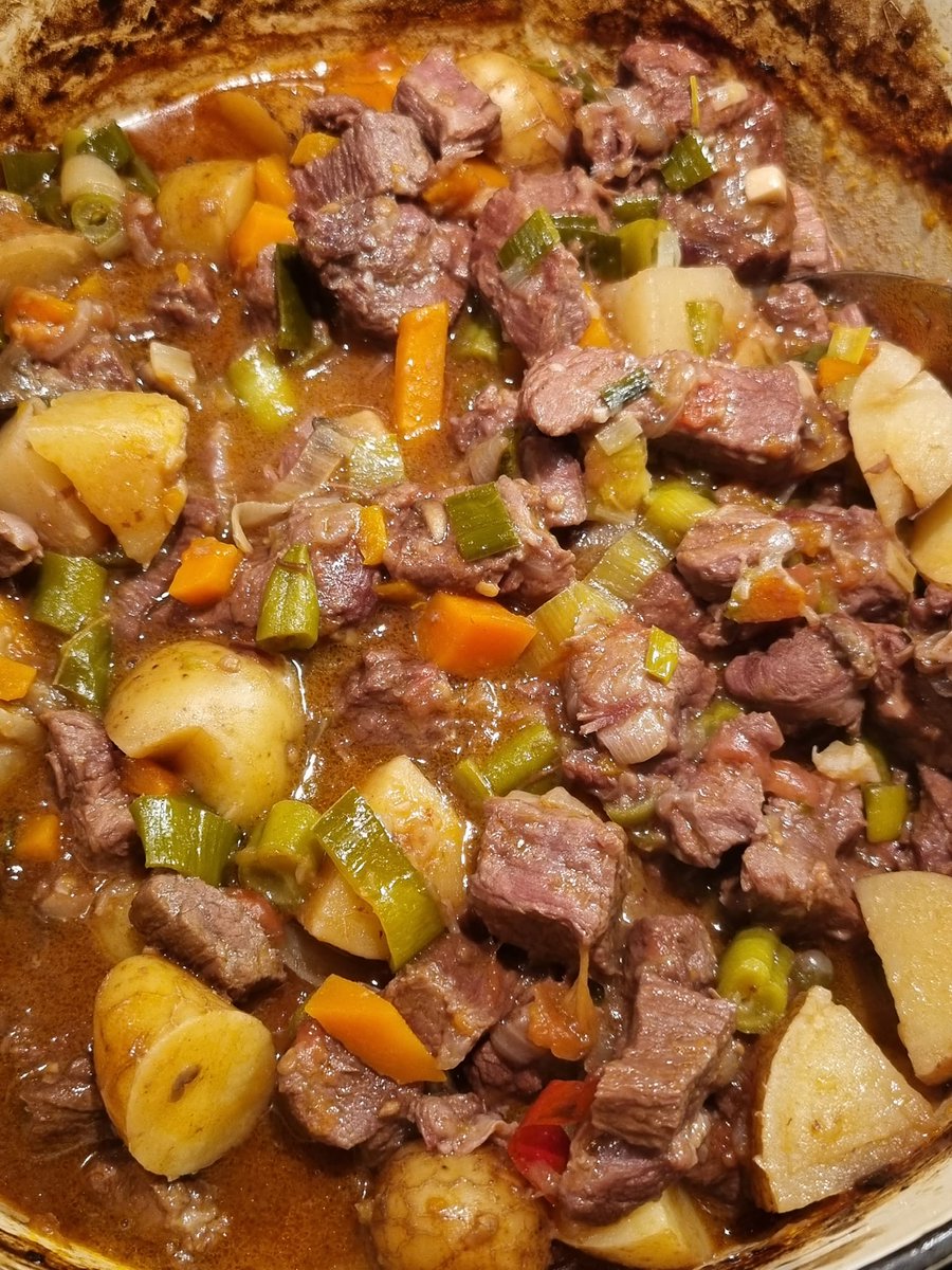rosalindslarder's tweet photo. Delicious red wine stew of venison,beef skirt, veg, spuds, kale. Oven slow coooked 3 x portion size for freezing. Added left over chutney to the gravy. Yummy. #stew #allotmentveg #batchcook #slowcook @Millers_Larder @thebakingnanna1 @deli_tracey @netherfield34 @markeltringham https://t.co/biAP0Zk9eT