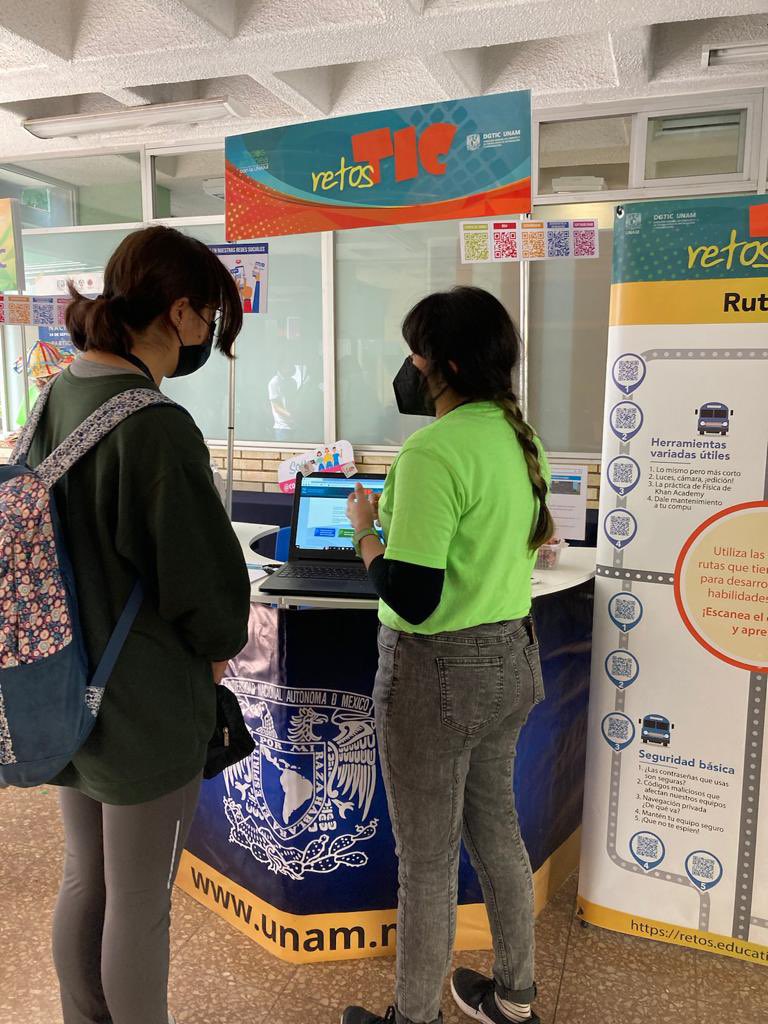 diteunam's tweet photo. #LaGiraDGTIC llegó a la Prepa 2 Erasmo Castellanos Quinto con su stand de #serviciosTIC que ofrece la #DGTIC 👩🏻‍💻🧑🏽‍💻📧🌐

Te invitamos a visitarnos también en nuestro portal de Retos TIC 🔗 https://t.co/yzU8dAXTyZ

#DGTICentuPrepa #TodosenLíneaconlaUNAM https://t.co/dSlKOhkHC0