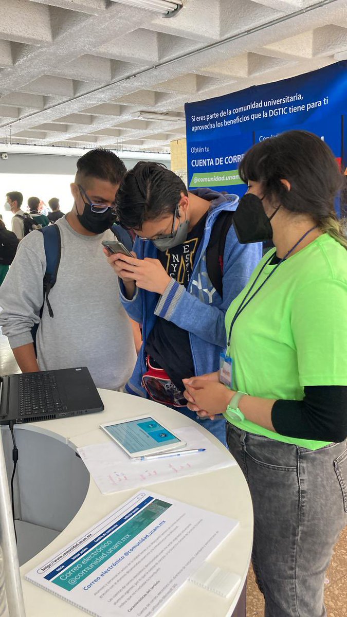 diteunam's tweet photo. #LaGiraDGTIC llegó a la Prepa 2 Erasmo Castellanos Quinto con su stand de #serviciosTIC que ofrece la #DGTIC 👩🏻‍💻🧑🏽‍💻📧🌐

Te invitamos a visitarnos también en nuestro portal de Retos TIC 🔗 https://t.co/yzU8dAXTyZ

#DGTICentuPrepa #TodosenLíneaconlaUNAM https://t.co/dSlKOhkHC0