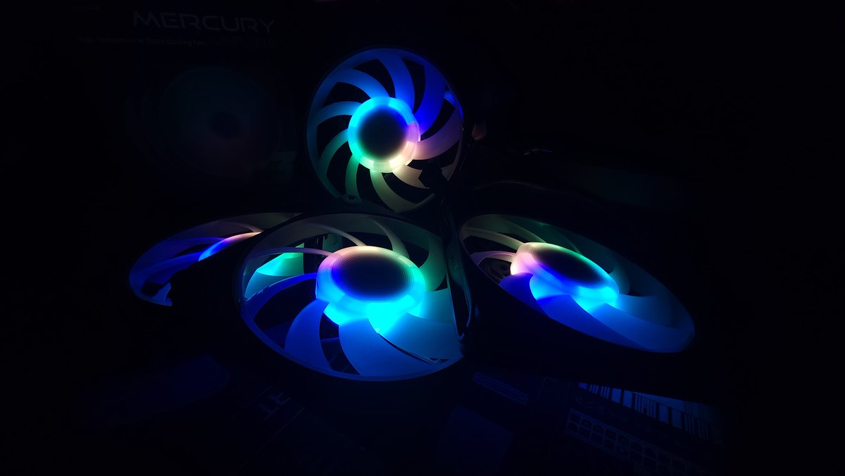 InWin's tweet image. Wow! #Tpbmods captured the celestial lights of the new #InWin Mercury AM120S slim ARGB fans. 😍😍😍