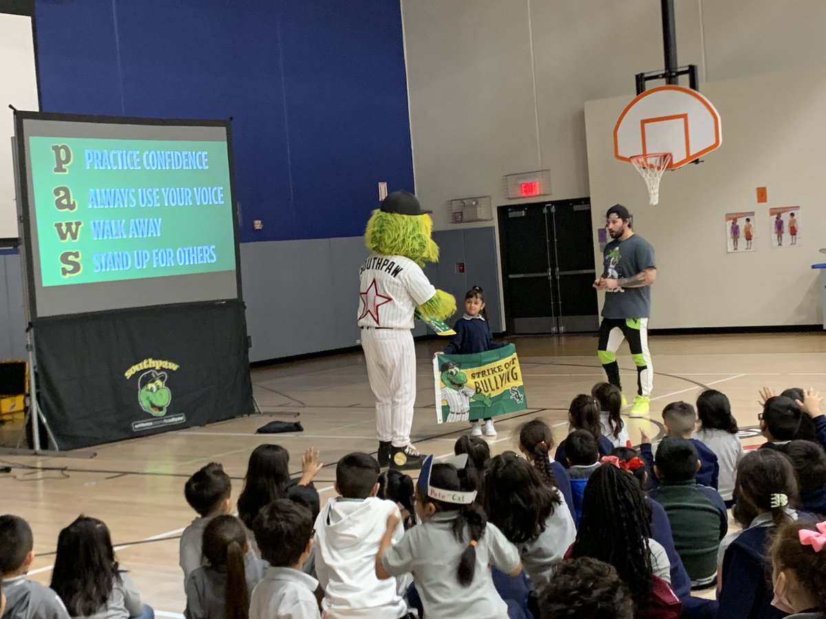 The Chicago WhiteSox’s Southpaw visits Sherlock to share an anti-bullying message with the Sharks. #ilumina99 #Ignite99 #SomosSherlock #WeAreSherlock #WeMoveForwardTogether