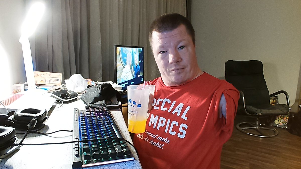 stoffelchen007's tweet photo. Einfach das Leben genießen.... kuss kuss 💋 💋 💋
#berlin #selfie #montag #TwitchDE #fullower #instagood #me #streamer #mylove #mylife #mystory #mystyle #love #photography https://t.co/D67KIEl1Wi