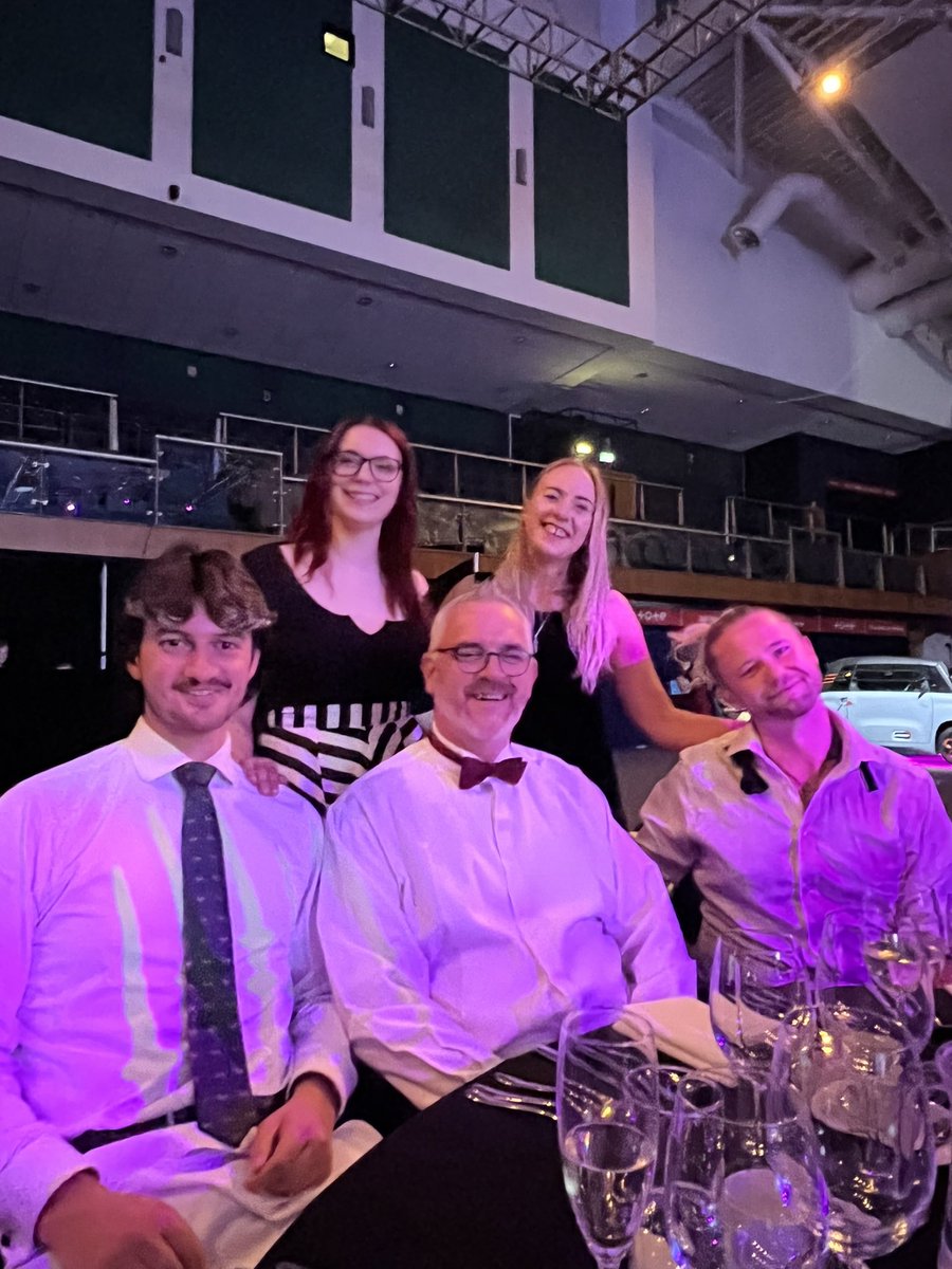 giffordscircus's tweet image. How gorgeous are our Circus Sauce team? #clfda