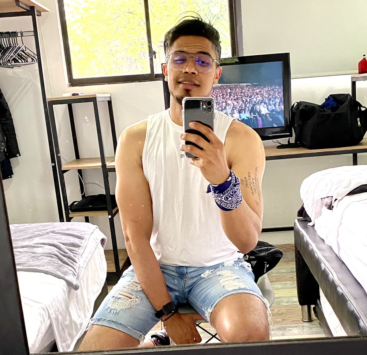 TOIBAF's tweet photo. #happy 🤪 https://t.co/WnLoqFlhNV