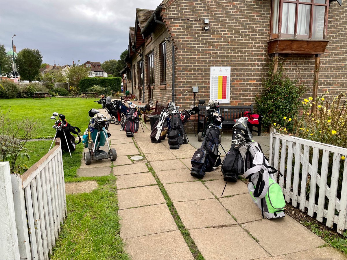 RoyalEpping's tweet photo. Good to see public golfers enjoying a bevvy in our welcoming clubhouse at the weekend. https://t.co/AqfmWByHak