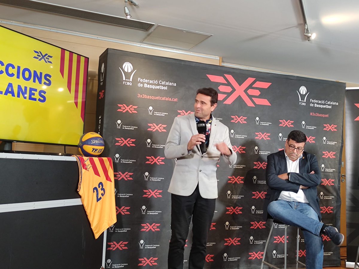MarchClaret's tweet photo. Presentació de les Seleccions Catalanes 3X3 a la ⁦@FCBQ⁩  Gràcies a ⁦@esportcat⁩ i ⁦@UFECcat⁩ on aquest Cap de Setmana disfrutarem a la II Setmana de l’Esport Català. ⁦@tgtravel_olesa⁩ ajuda a fer-ho possible. Molta Sort Campiones‼️ https://t.co/Dj5oIGEXyE