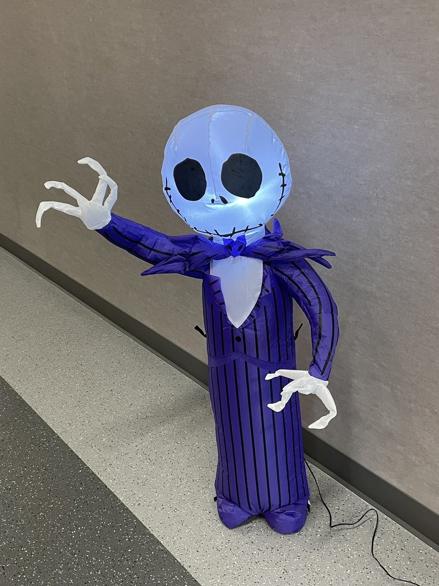 5855DFCMDO's tweet photo. It’s getting spooky in here!!!! 💀🎃 great job decorating team 5855! https://t.co/9tcBAIoUla