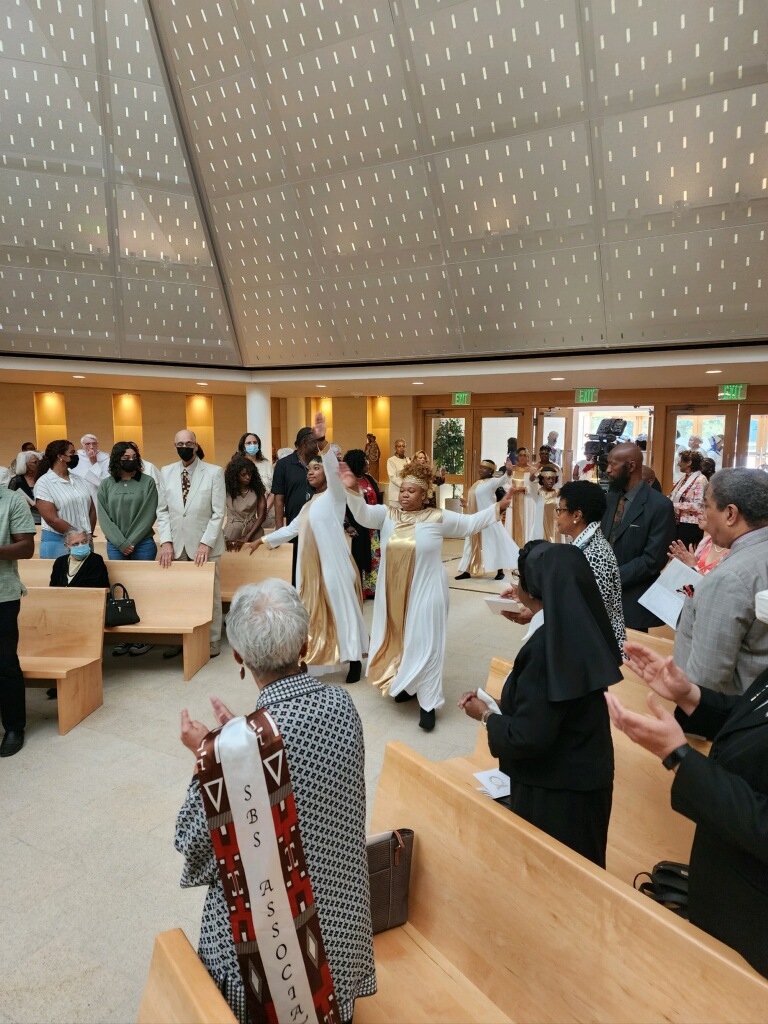 XULA1925's tweet photo. Thank you to everyone who joined us to celebrate the 10th anniversary of the St. Katharine Drexel Chapel!
Completed in 2012 by Cesar Pelli, the Chapel has become home to many events, including daily mass. #XULA #DecadeOfDevotion https://t.co/HnD51vHhwU