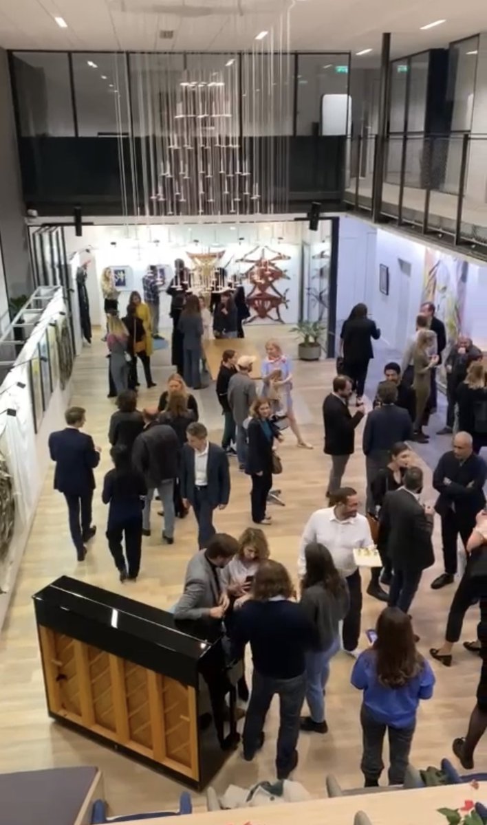 Ce soir dans notre QG parisien nous avons eu l’honneur de lancer l’exposition  « Révolutionnaire éternel », en soutien aux artistes ukrainiens.  #xtramuros