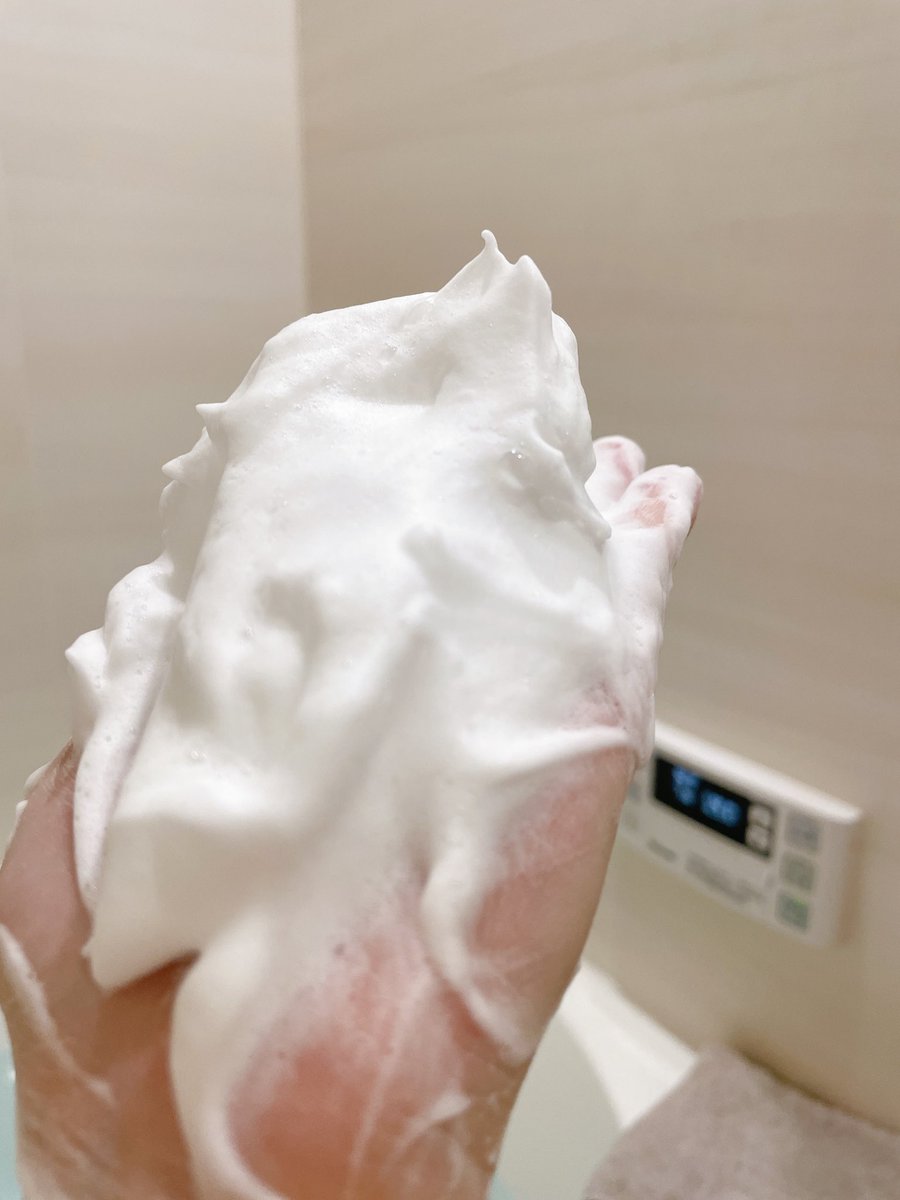 momoninarouyo's tweet photo. #使い切りコスメ #使い切りスキンケア 
ウォンジンエフェクトの洗顔フォーム🫧
皮膚科医が��ったドクターズコスメブランドの洗顔料🧼
パーフェクトホイップ並の濃密な泡で洗い上がりは超さっぱり！
脂性肌の私にとってはお気に入りの洗顔料でした😍 https://t.co/BydRZpRp2s