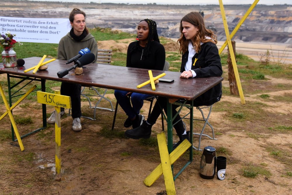 lizwathuti's tweet image. We cannot build our future on coal!

The future is not forcing people out of their lives, whether it is at the edge of a coal mine or at the frontline of the climate crisis.

Yesterday I visited the resilient and inspiring people of #Lützerath in Germany with @Luisamneubauer.