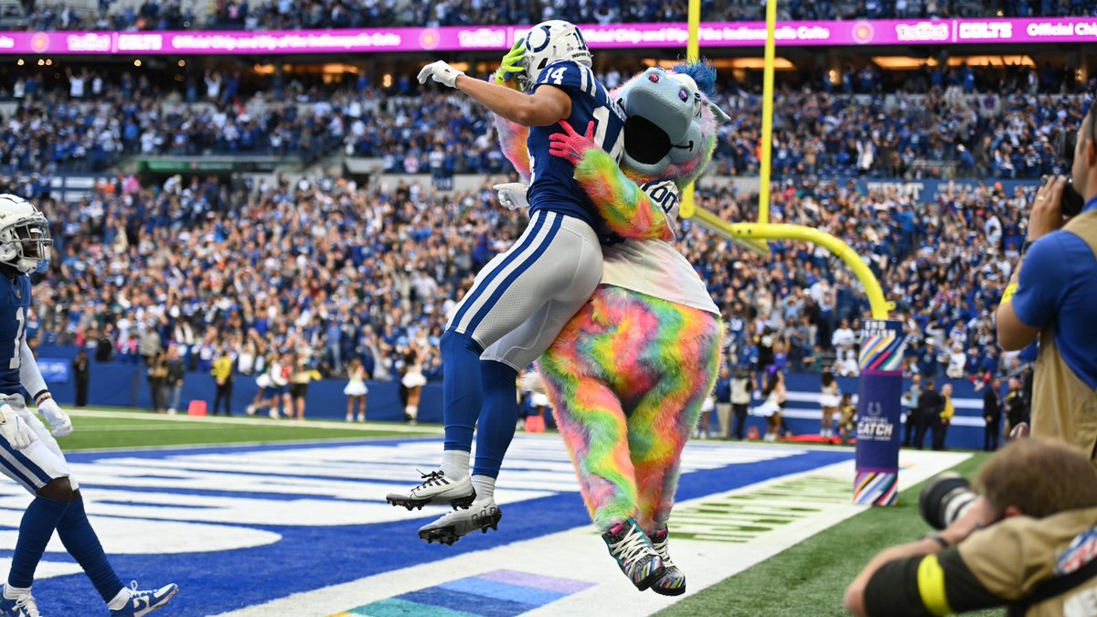 blue's tweet photo. victory monday 🤝

#ForTheShoe x #JAXvsIND https://t.co/iH5lAsGeS5