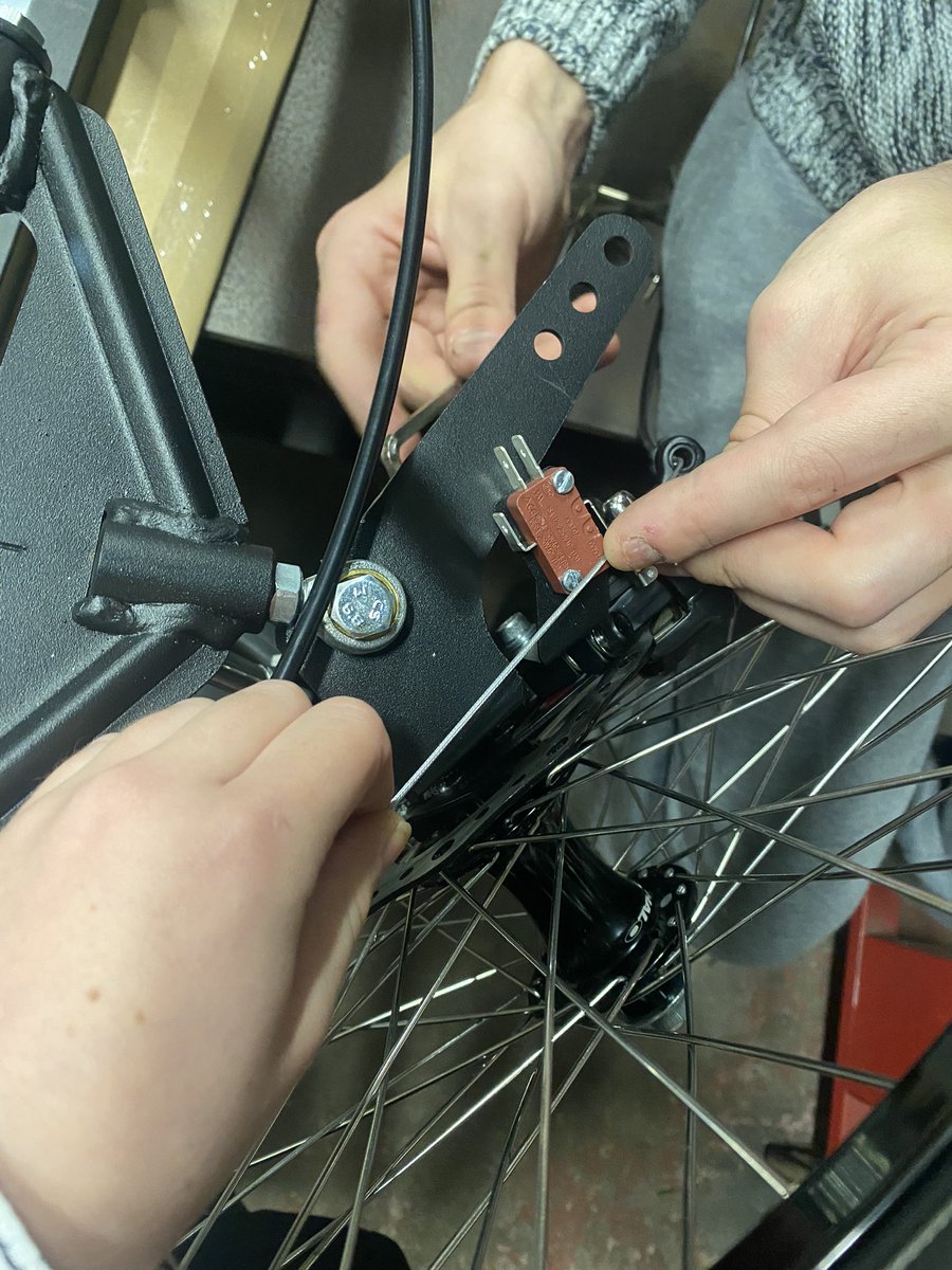 F24GCU's tweet photo. Some Troubleshooting Today, one of our wheels was rubbing on its break caliper
#RNSTEM
#STEM
#STEAM
#STEMNation
@pme269 @Woodfarm_STEM @RNinScotland @JocoxSTEM @royalsociety @NavySTEM https://t.co/lDLjzTVCyo