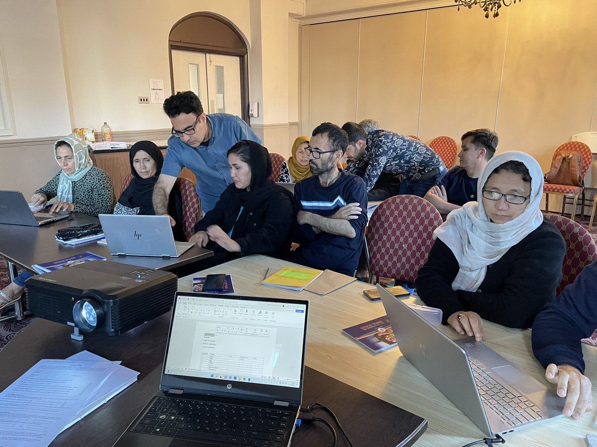 Digital divide is real. Learners hungry for knowledge but the ratio of laptops is 1:2/3 . The only contact they’ll have per week 🤷‍♀️🙁 Are we actually going to let this go on? <a href="/yecraig/">Yetunde Elebuibon</a> <a href="/GoodThingsFdn/">Good Things Foundation</a> <a href="/SYCF1986/">South Yorkshire's Community Foundation</a> <a href="/WellDoncaster/">Well Doncaster</a> @Online_Centres @GetOnlineWeek