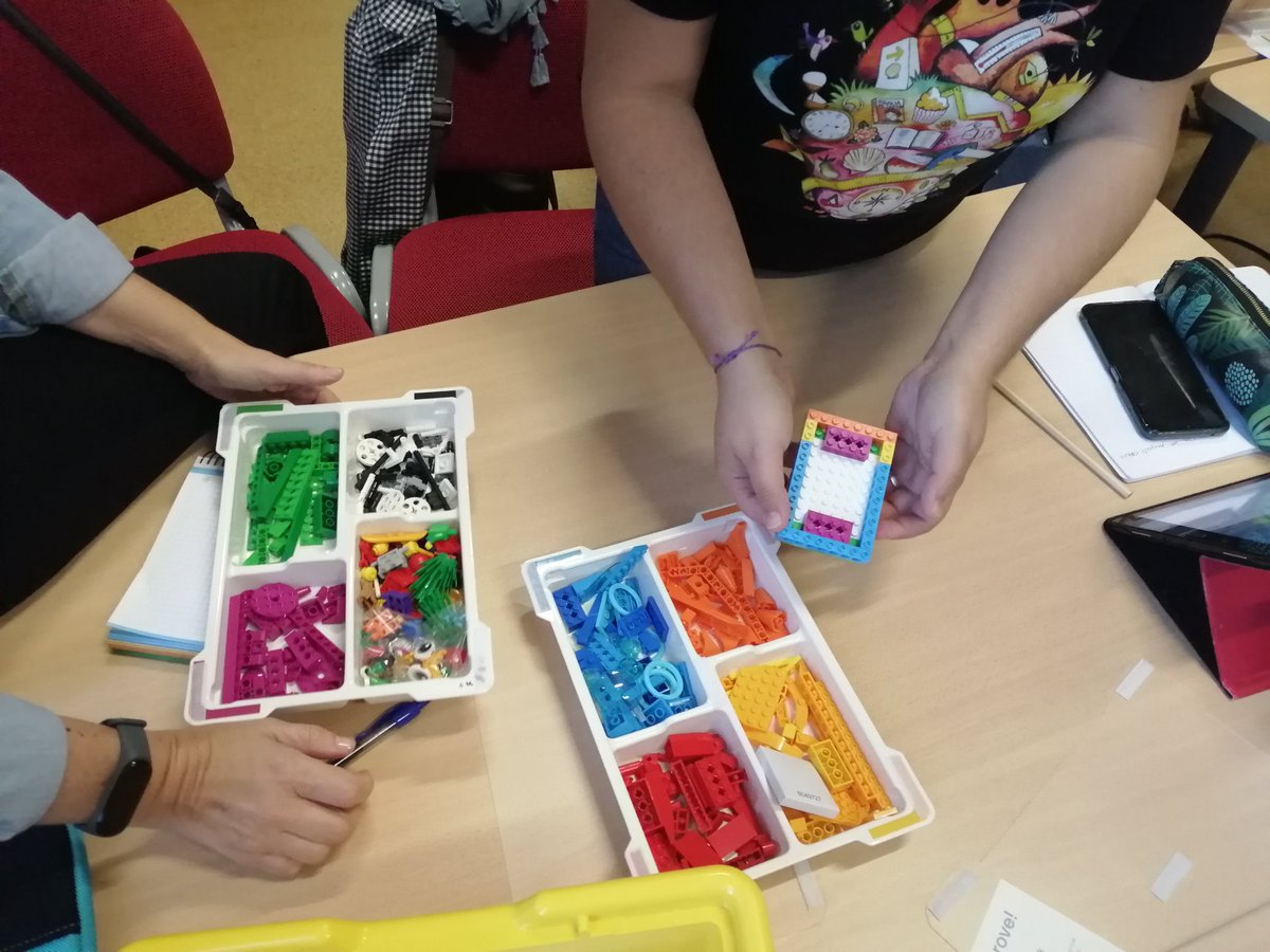 CeipCharca's tweet photo. Profes del @CeipCharca seguimos aprendiendo sobre robótica con kits de #Lego gracias al @cfiemiranda
Clase didáctica y divertida. https://t.co/AEvdxAVApG