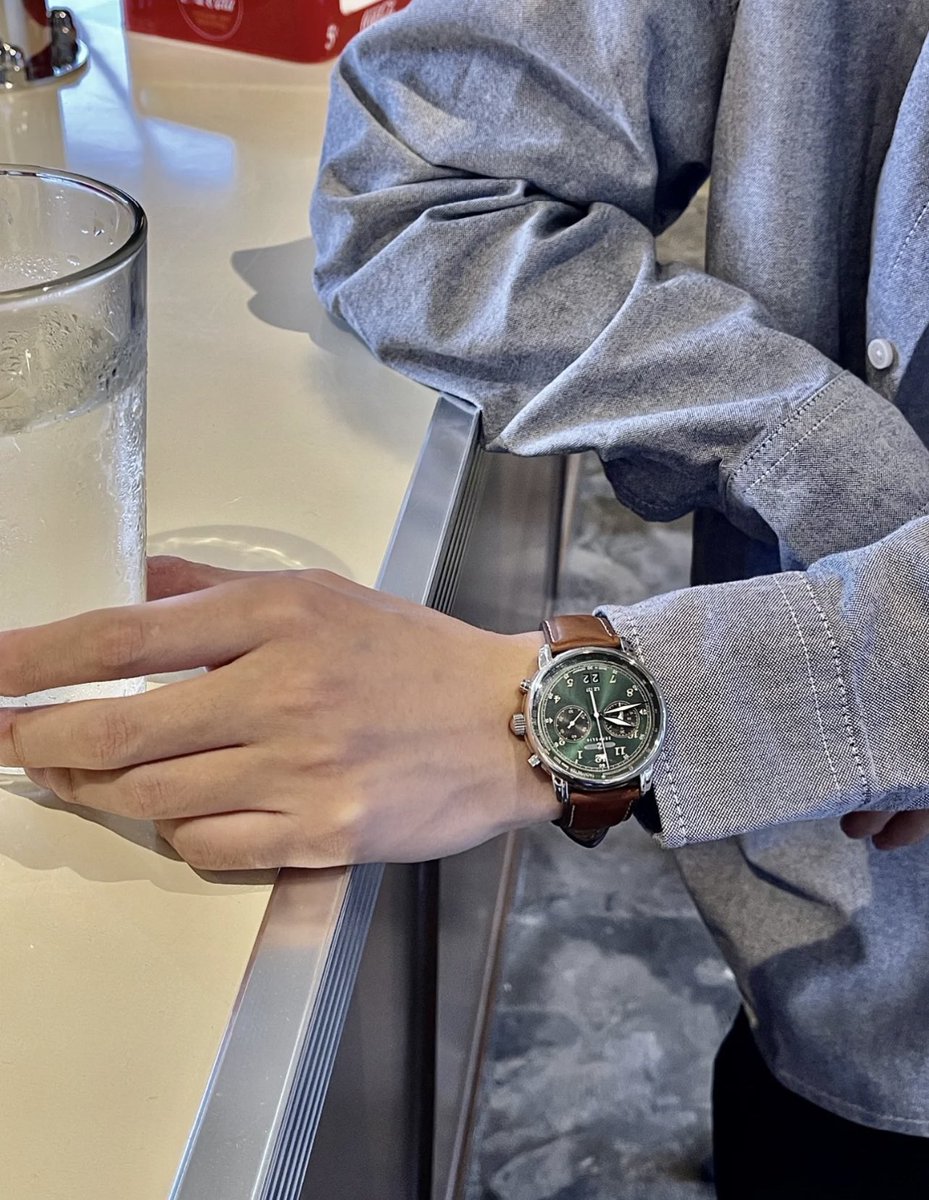 lialiascg's tweet photo. Shopping with the boys — I found both of these watches dope despite their 100x difference in price.
#cctips Fashion doesn’t have to be expensive. https://t.co/PssnydXLU1