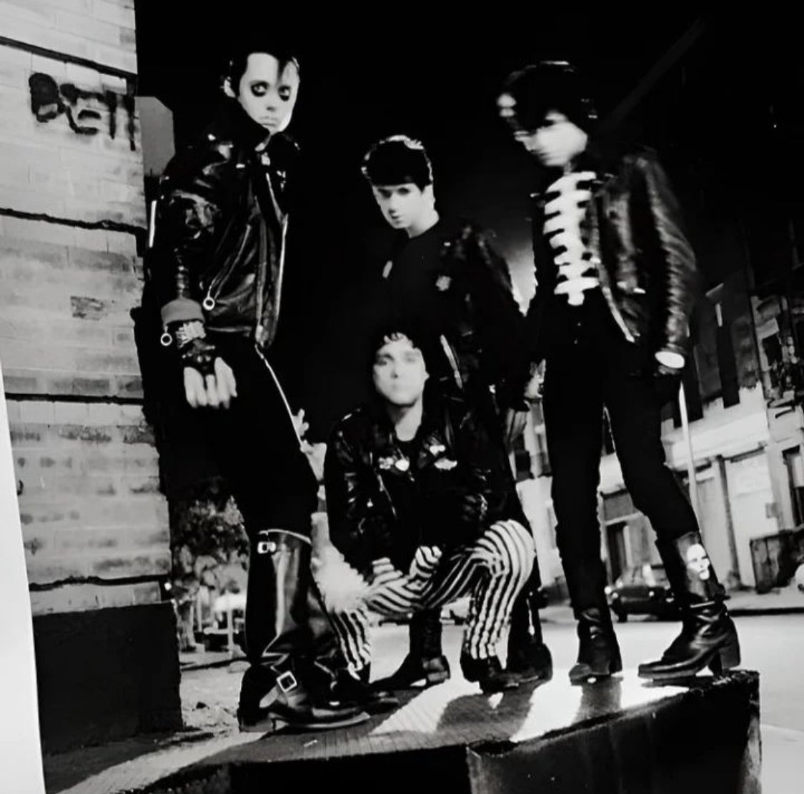 AmericanWasteCo's tweet photo. The OG Misfits rob a Cemetery in New Orleans.
#Misfits #Graveyard #Danzig #MichaleGraves #JerryOnly #BobbySteele #Doyle #Samhain #punk #Horror #HorrorPunk #punkrockhistory #punkrock #pleasekillme #crime #Halloween https://t.co/S6eYhCgz1u