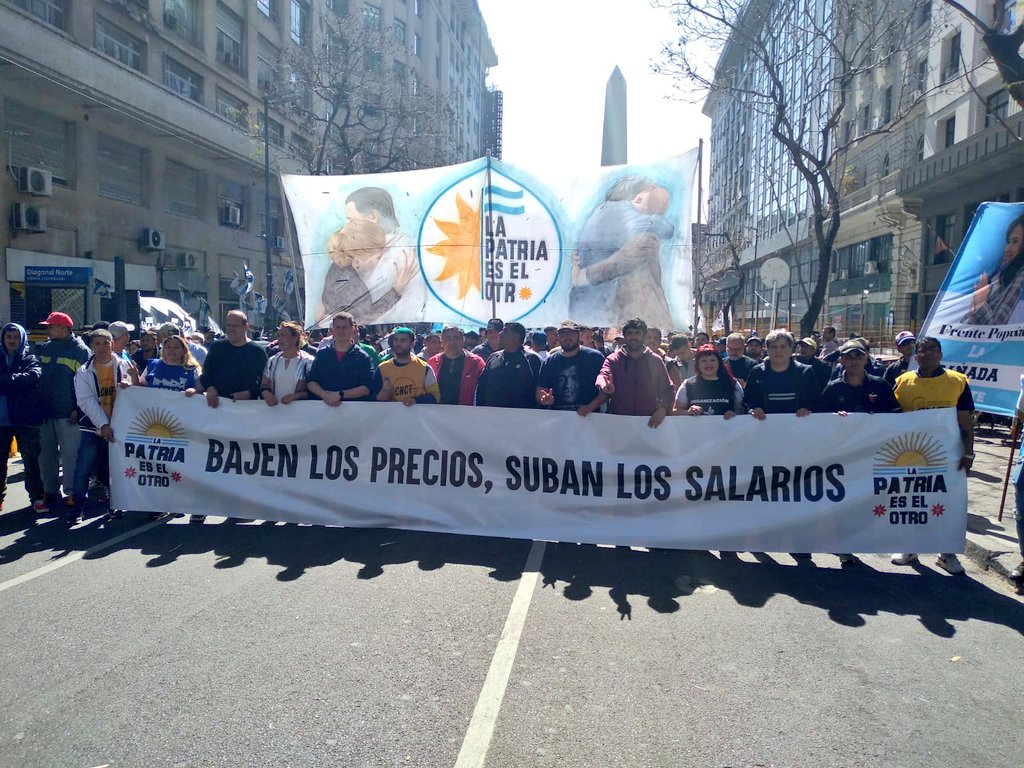 cnctargentina's tweet photo. #DíaDeLaLealtadPeronista 
#ahora la #CNCT en el multitudinario acto por el #17DeOctubre en #PlazaDeMayo en Unidad Nacional por la Soberanía con Justicia Social✌🏾

#MásTrabajoCooperativo
#MásPeronismo https://t.co/BHFVUlPUlI
