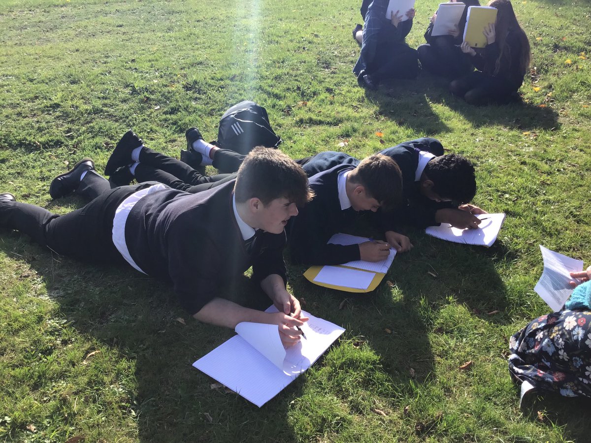 Lovely afternoon in the sun enjoying creative #NatureWriting inspired by ⁦<a href="/NaturalistDara/">Dara McAnulty</a>⁩ with year 9s, ⁦@BronkpHarvey⁩ and the Worcester English teachers-in-training! Thank you weather 😀☘️🌿🌱🌞🌏 #climateeducation #fridaysforfuture #lovenature #greencurriculum