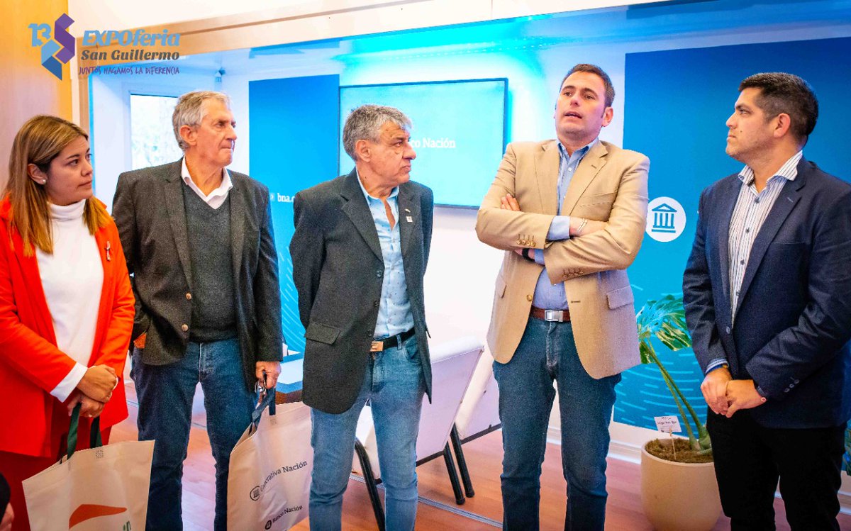 JMAviano's tweet photo. Junto a colegas del @GobSantaFe acompañamos desde #SantaFeExpone a 11 emprendedores de la provincia, en un stand de 150m2. No sólo aportamos a su concreción, sino también diferentes áreas del Ministerio de @ProduccionSF se hicieron presentes con entrega de certificados y charlas https://t.co/uqQbWfDTjy
