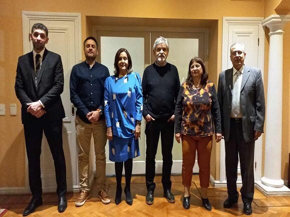 La ministra de <a href="/citmacuba/">Ministerio de Ciencia, Tecnología y Medio Ambiente</a>, <a href="/ElbaRosaPM/">Elba Rosa</a>, inició este lunes una visita a Argentina para asistir a la cumbre de titulares de ese sector de la <a href="/PPT_CELAC/">Comunidad de Estados Latinoamericanos y Caribeños</a>, que será el próximo miércoles. 🇨🇺❤️👇

bit.ly/3D10649