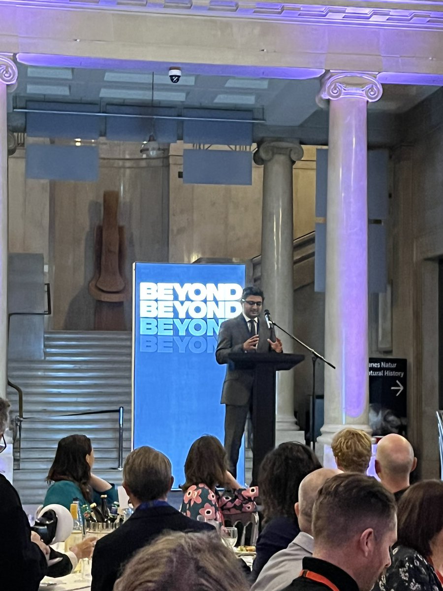 Adrian Hull tweet media