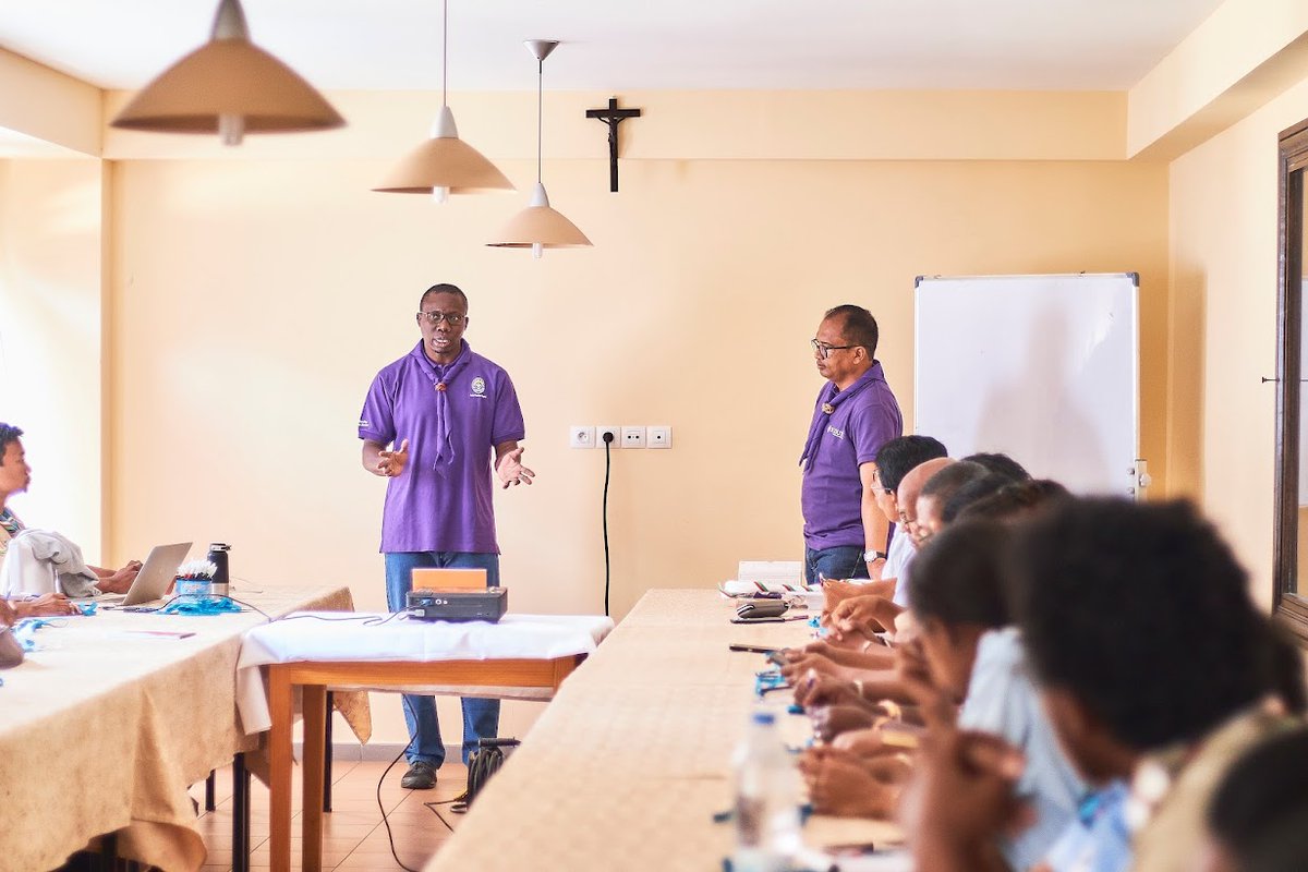 TilyScout's tweet photo. The national #scouts of Madagascar with the support of the @worldscouting, @abdourami, eld a workshop on Humanitarian Action to better organize before, during and after natural disasters🌀 https://t.co/HBH6pzWx7E