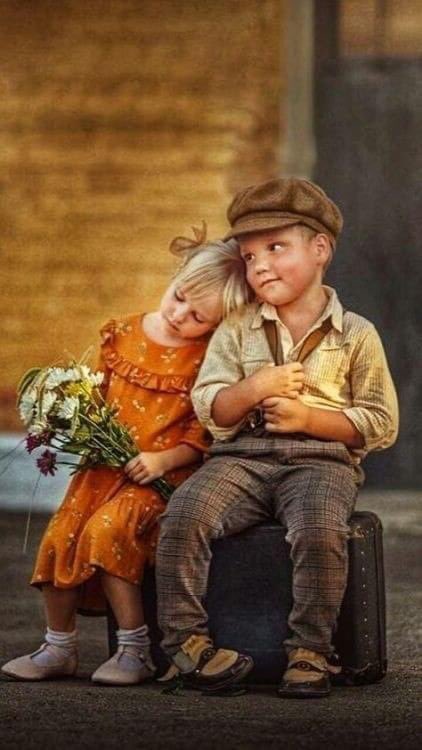 Bazı insanları sebepsiz seversin.
Bazılarına bin sebep arar,
Yine sevemezsin....!
Neyzen Tevfik