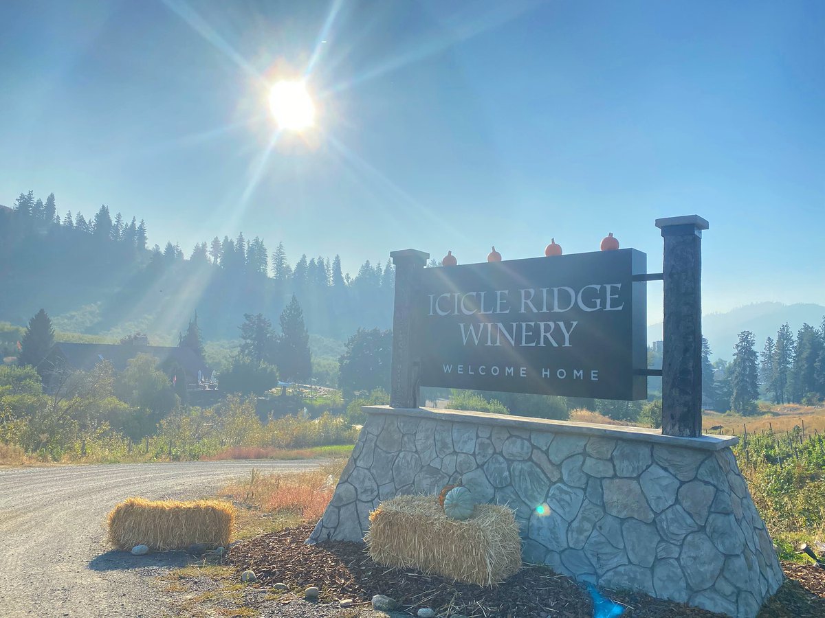 Welcome H🎃ME 🥂

#IcicleRidgeWinery #LogHome #Peshastin #WelcomeHome #SpookySeason #Pumpkins #HappyMonday #IRWSign #Vineyards #mountains #pond #Leavenworth #Harvest #PNW #WaWine #Cheers #VisitUs #staysafe #stayhealthy