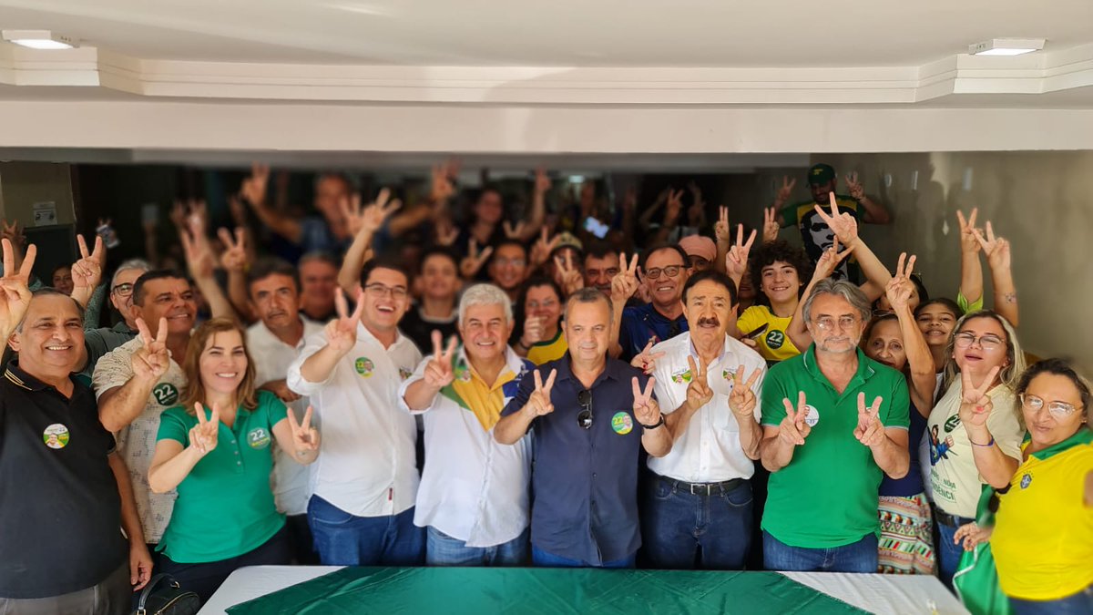 rogeriosmarinho's tweet photo. Reunião com lideranças pro 22 em Crateús-CE. Foi um momento importante para reforçar o apoio para a retomada de @jairbolsonaro no Nordeste. 🇧🇷

#BolsonaroPresidente #B22 https://t.co/odTVEQwpv5