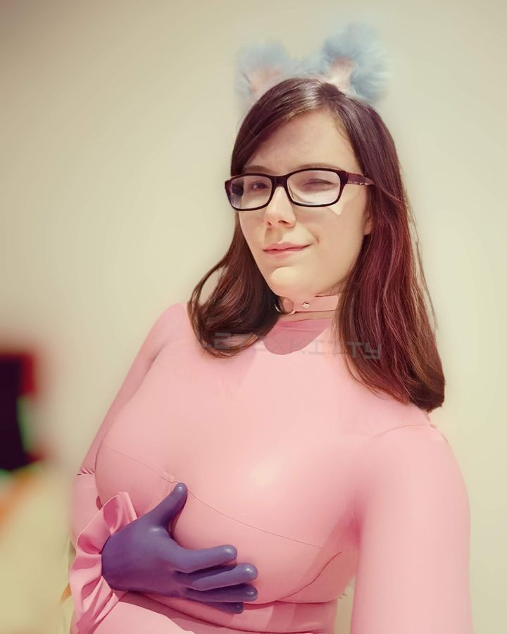 Lat3xKitty's tweet photo. Pink & Fluffy.
Catsuit & Gloves: @SimonO_Latex
#latex #latexfashion #latexmodel #latexclothing #latexcatsuit #latexgloves #latexglovesfetish #fluffyears #collar https://t.co/y2oTMmk0k1