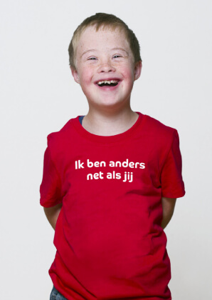 Ik ben anders net als jij = jij bent niks meer dan ik ben; we zijn allemaal gelijk.
Ik ben anders net als jij = ik ben anders, zoals jij anders bent en iedereen anders is.
Dat is 't: gelijkwaardigheid met respect voor ieders anderszijn.
(shirt van sien.nl)