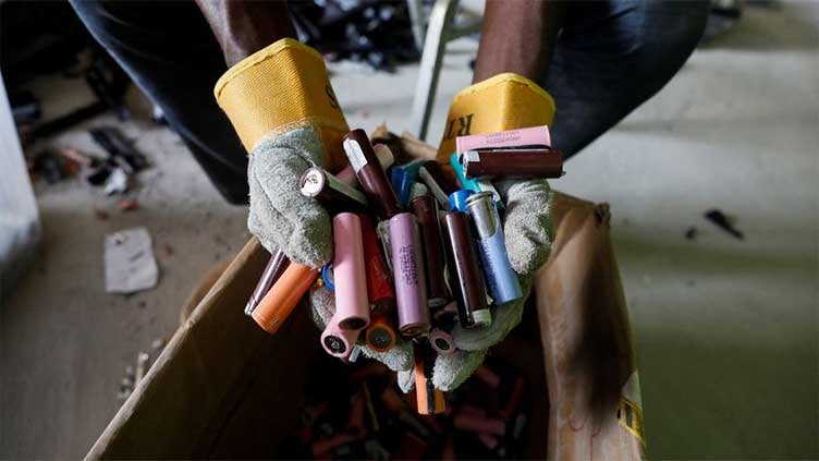 ecohubmapcom's tweet photo. #Quadloop, a #Nigerian based company, has found a way to turn electronic #waste into #solar lanterns and other products which will have a lower impact on the #environment: https://t.co/RP900qh1GU
#ewaste #solarenergy #renewables #Recycle #Nigeria #sustainable #GreenNewDeal https://t.co/1JdIG61Wkb