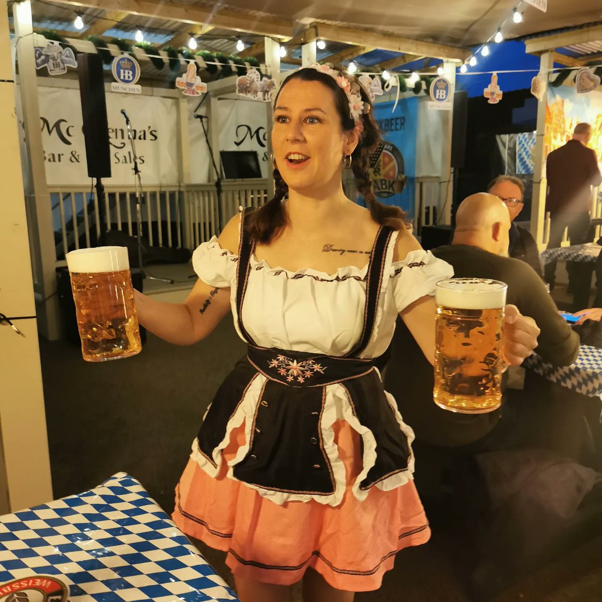 grainneevans1's tweet photo. Another epic #Oktoberfest #stein #prost #lederhosen @McKennasMaghera 🍺🎶🌭 https://t.co/6ztX5Ukllj