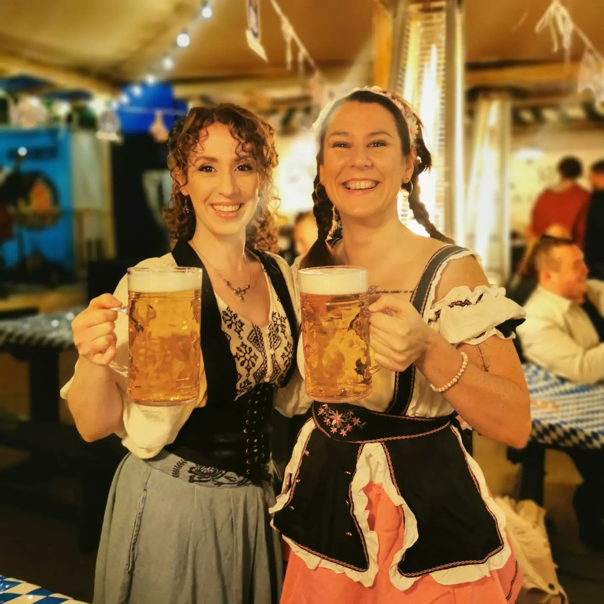 grainneevans1's tweet photo. Another epic #Oktoberfest #stein #prost #lederhosen @McKennasMaghera 🍺🎶🌭 https://t.co/6ztX5Ukllj