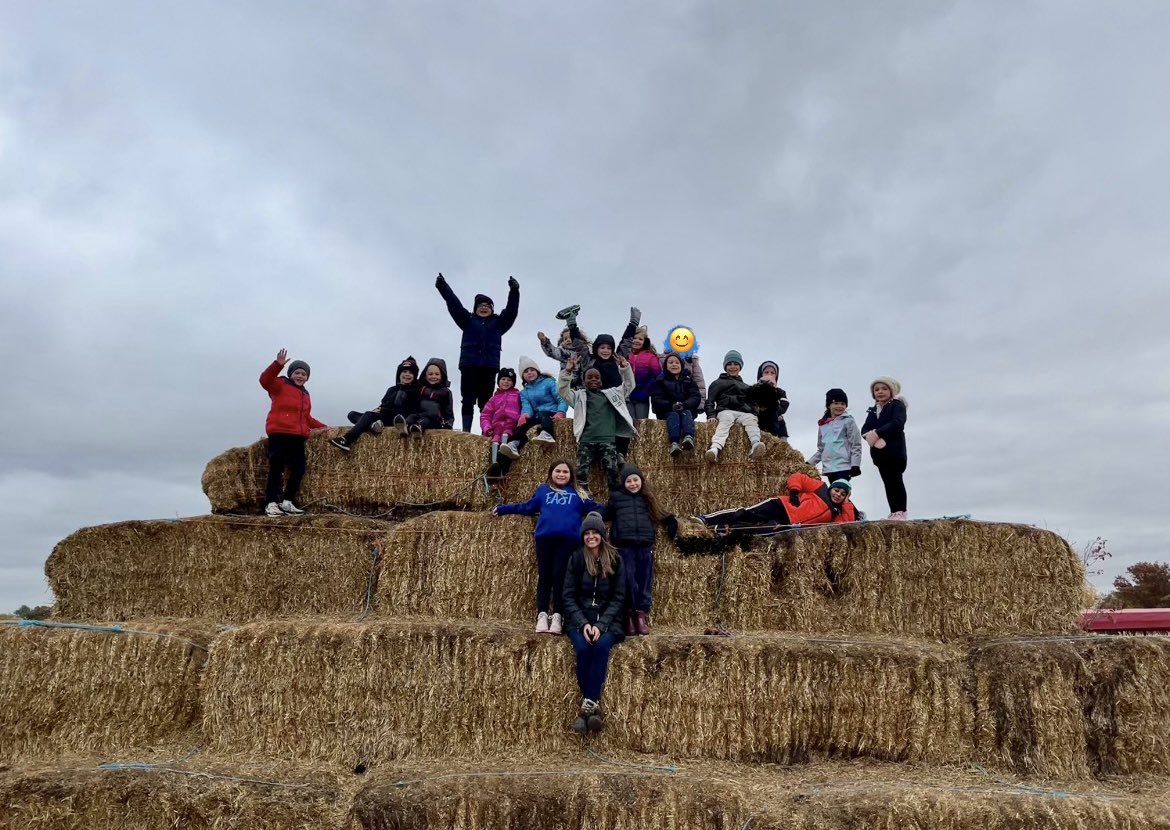 MsOgean's tweet photo. Field trip to Johnson’s Farm! We conquered the hay bales, picked pumpkins, AND experienced the first snowfall of the year together! #gpmagic #fsd157c #allin157c https://t.co/fQbHTWyfr1