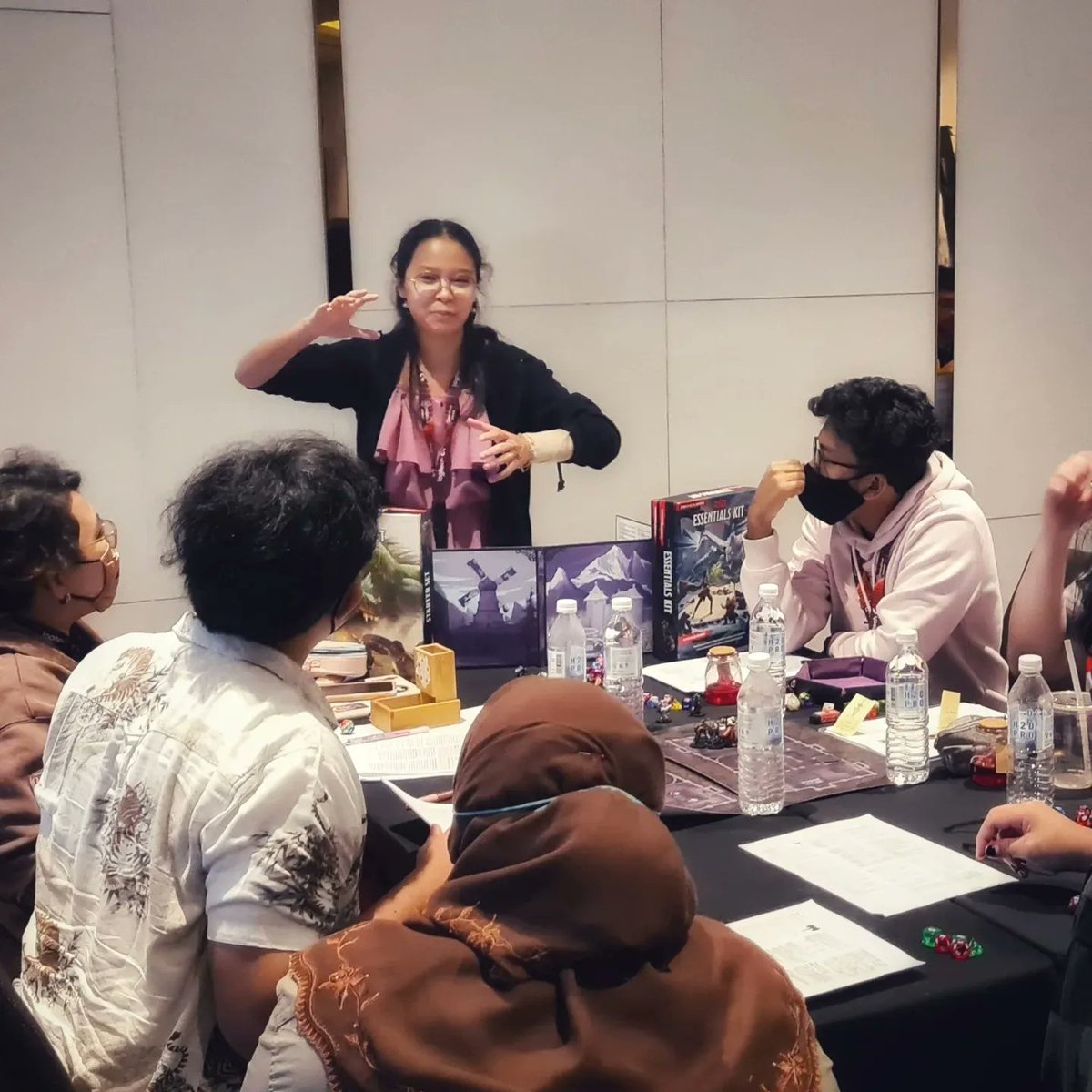 RPGMalaysia's tweet photo. Roll for initiative! D&D5e:
Death House, with DM @Kiarafordel, at #Noizucon Day 2.
#Malaysian #dnd #rpg #tabletop #gamer #geek #Malaysia #Putrajaya #DungeonsandDragons #RolePlayingGames #kakitabletop #game #geekculture #dndmy #rpgmy https://t.co/KCWGv6PE6L