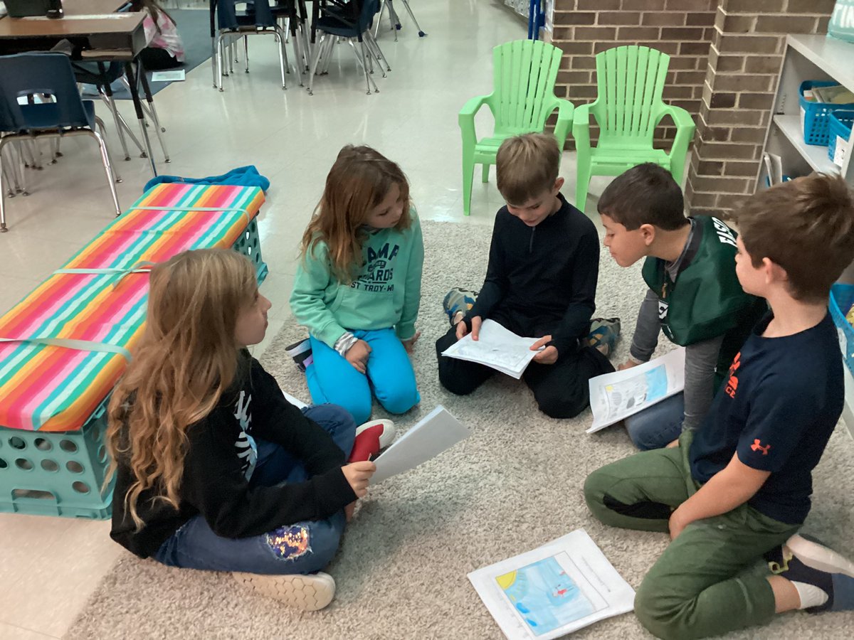 MrsDalbecsClass's tweet photo. Second grade writers shared their published small moment stories with one another today! ✏️ #linesdoesitwrite @Lines220 @Lines_Principal https://t.co/OmXyPKxMDE