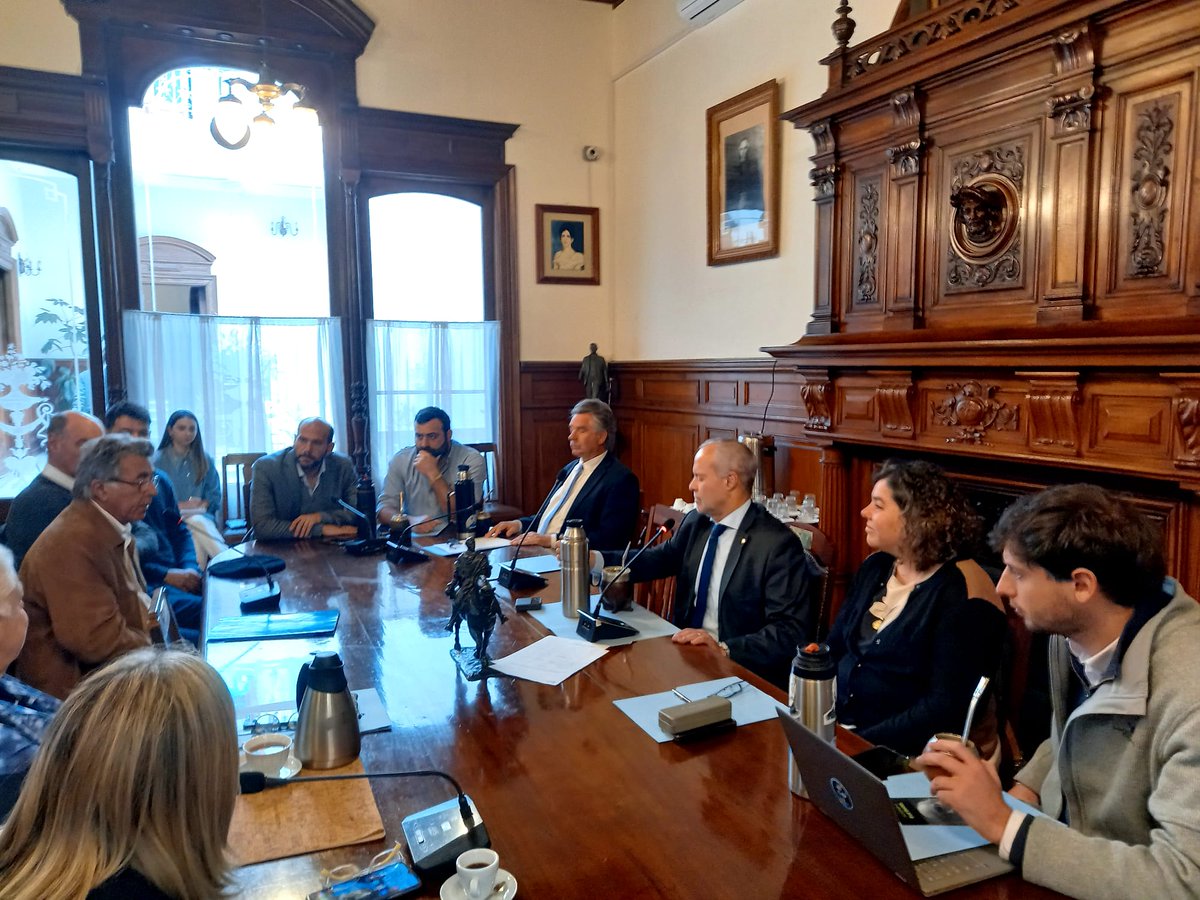 IturraldeVPablo's tweet photo. En la sesión de Directorio recibimos al ex Diputado por Maldonado Dario Perez,  quien se incorpora a nuestro partido junto a sus dirigentes. https://t.co/gjGsmCHgUQ
