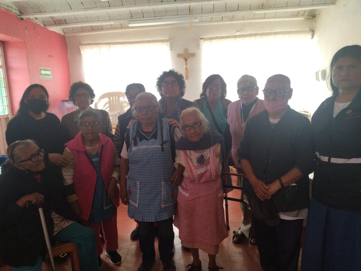 GobDeCalpan's tweet photo. Derivado de la gestión del SMDIF de #Calpan se realizó la entrega de lentes de descanso de manera 𝗴𝗿𝗮𝘁𝘂𝗶𝘁𝗮 a personas de la tercera edad que asisten a la Casa Hogar "San Francisco de Asís". 

Agradecemos al Gobernador @MBarbosaMX y al @DIFGobPue por todo su apoyo. https://t.co/pNxyCM5Y9F