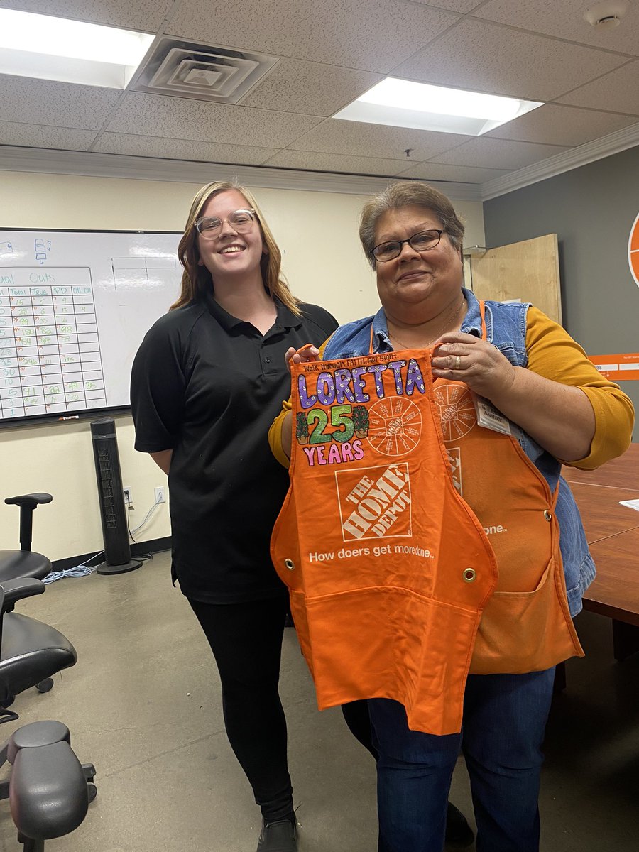 JosiahJavier's tweet photo. Happy 25th anniversary Loretta #HomeDepot @RubenRod17 @Ashleyaa540n @WillWea47438262 https://t.co/D0cSV8hiG9