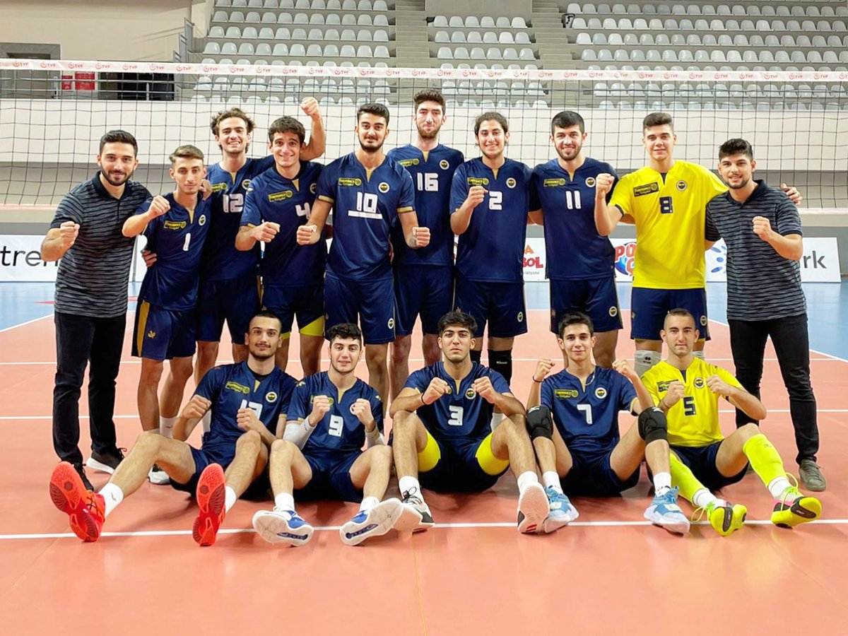 Genç Erkek Takımımız, bugün TVF 50. Yıl Deniz Esinduy Voleybol Salonu’nda rakibi Avcılar Çağdaşlar Spor Kulübü’nü 3-0 mağlup etti. Tebrikler gençler! 👏