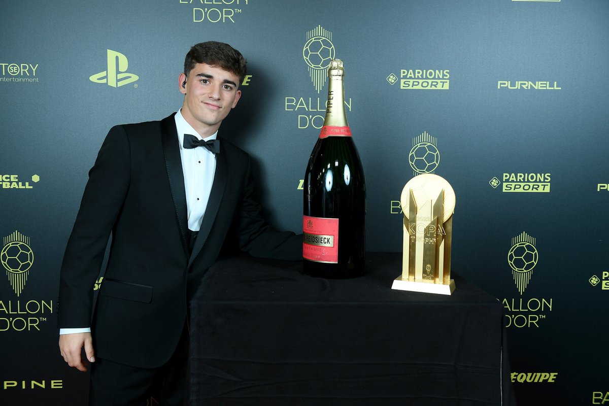 ballondor's tweet photo. Gavi! 🍾 

#ballondor https://t.co/oipSYwSxhk