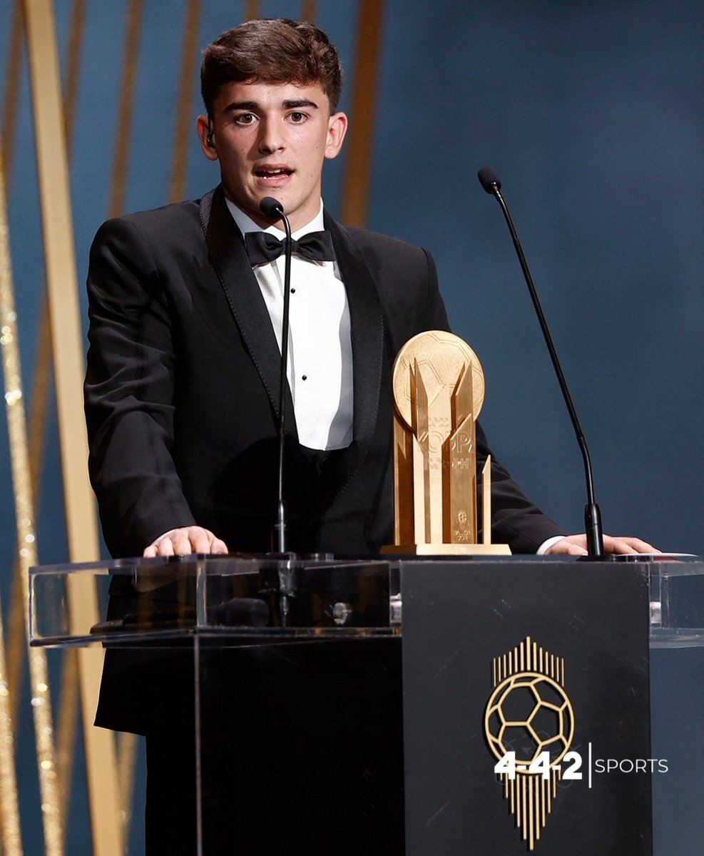 442Sports22's tweet photo. Gavi ganador del trofeo Kopa.
El español de 18 años acaba de recibir el trofeo como el mejor joven Sub 21 de la temporada 21/22 ganándole en la votaciones a jugadores como Bellingham, Camavinga, Musiala y Nuno Mendes. 
#BallonDor #TrofeoKopa https://t.co/YELFcQaKdW